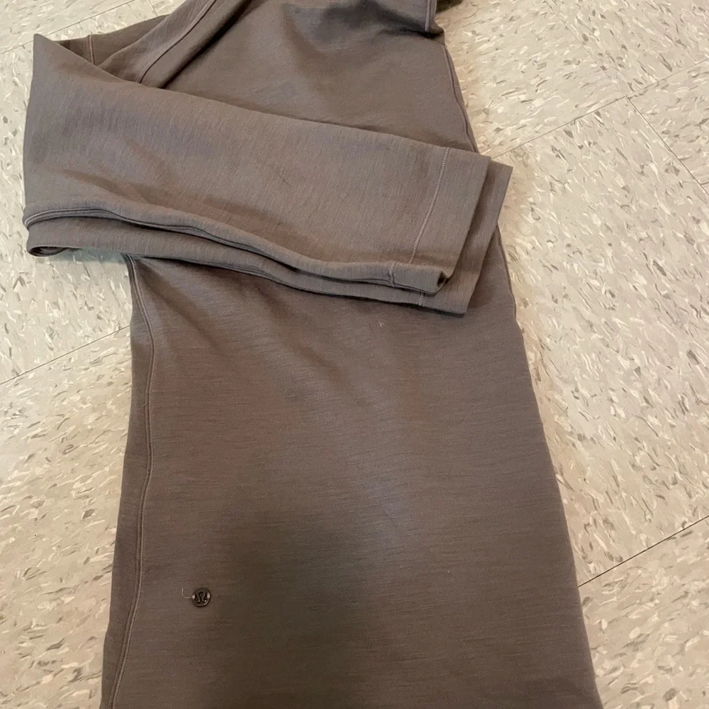 Lululemon - Picture 4 of 5